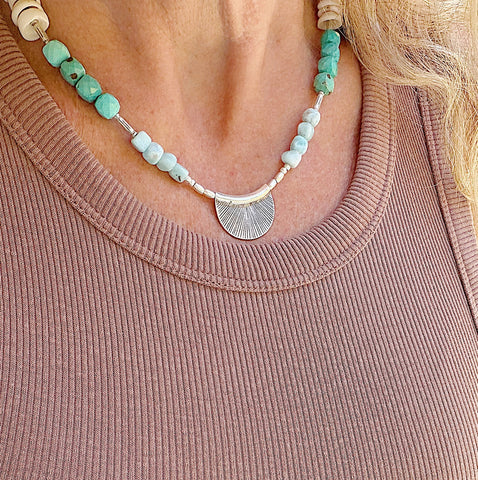 OCEAN VIBES NECKLACE