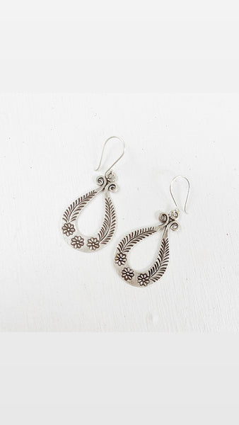 FLOWER DROP EARRINGS