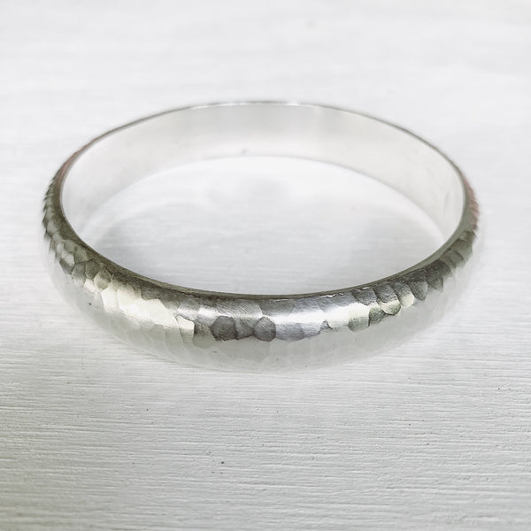 WIDE HAMMERED BANGLE 64mm