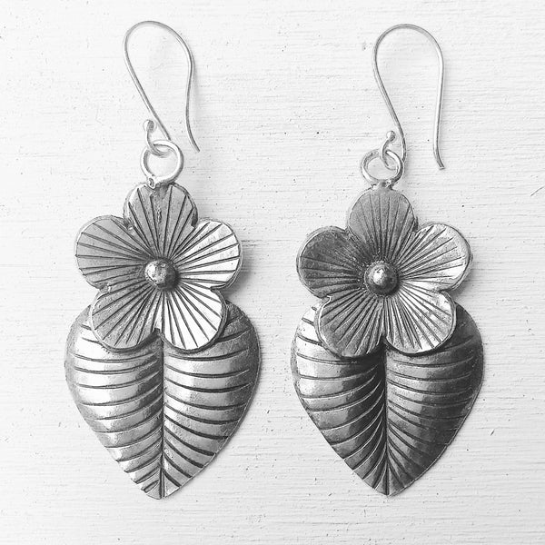 DAISY LEAF EARRINGS