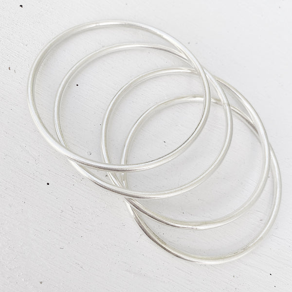 SIMPLE SILVER SOLID BANGLE 58MM