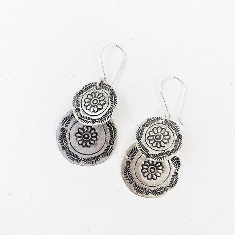 SILVER DAISY DANGLES